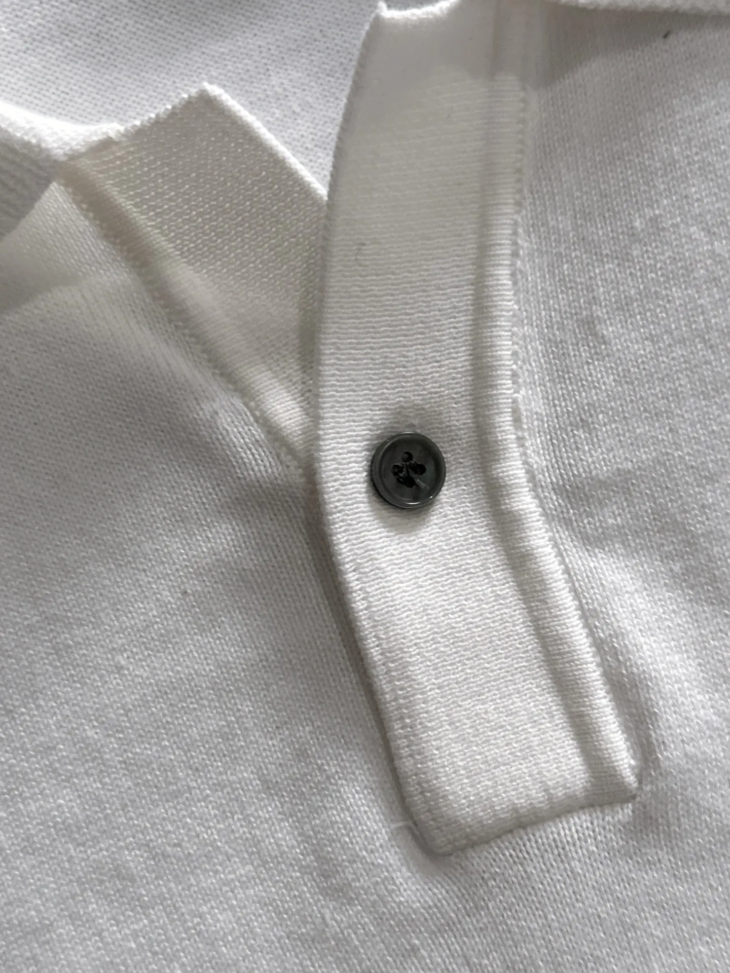 Next day shipment LP high quality Loro Piana 26ss New Arrival men's short-sleeved T-shirt Made of combed cotton yarn knitted cotton fabric, no pressure when entering and exiting the counter Exclusive control of raw materials It feels substantial when weighed, and the upper body is more textured than ordinary T-shirts. This texture can cope with the weather easily and is suitable for both hot and cold! Loose fit design, looks noble. The only correct version is available Size: M to XXXL
